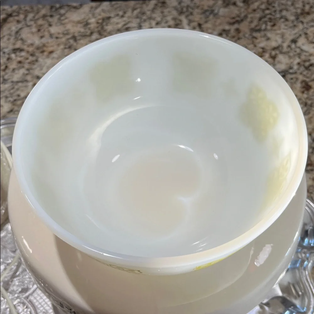 Vintage Anchor Hocking Fire-King Green Dutch Clover 7” Milk Glass Mixing Bowl US
